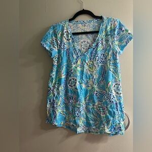 Lilly Pulitzer Etta V-Neck T-shirt in the Bermuda Blue Turtle Szn print